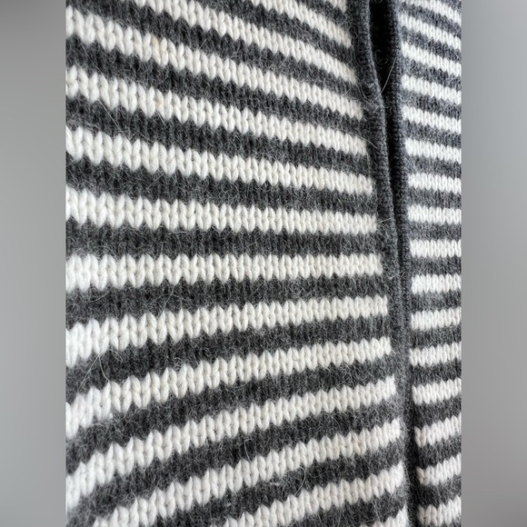 Talbots L Gray/Ivory Stripe Wool Alpaca Blend Clasp Front 3/4 Sleeve Cardigan - Picture 2 of 8